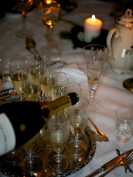 Champagne and oysters (appetizer)