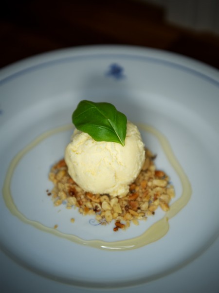Chèvre ice cream with chopped pine nuts and honey (dessert)